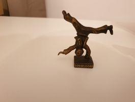 KLEINE SKULPTUR DÜSSELDORF