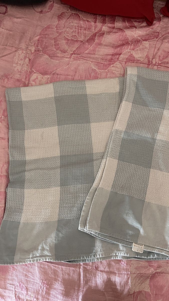Coperte: Cozy Plaid Throw Blanket - Perfect for Chilly Evenings! – Usato da Genève venduto da Noemie.wrmsi 1