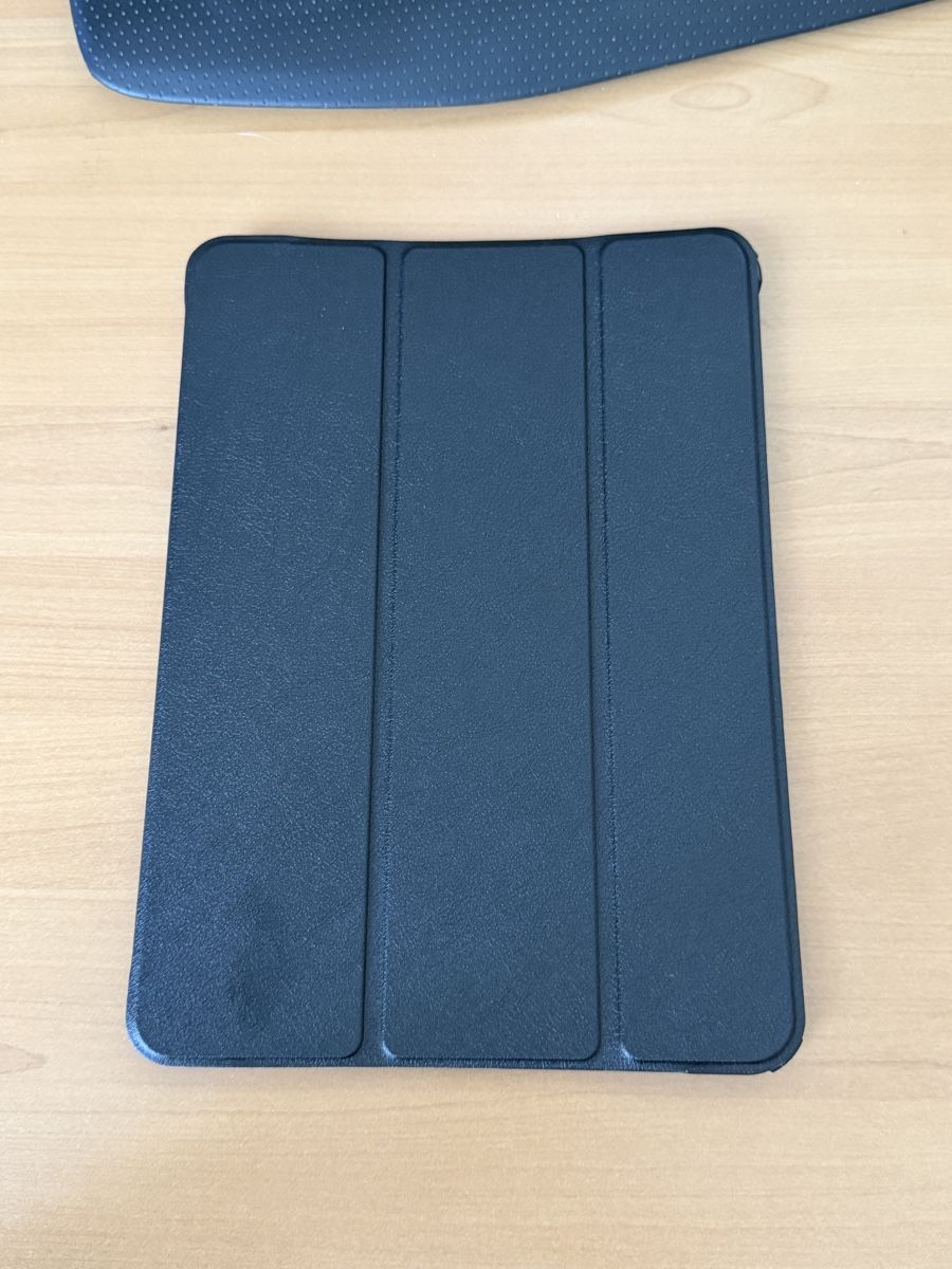 Apple Covers & Borse: iPad Pro 11" (2024) Schutzhülle Leder – Nuovo e nell'imballaggio originale da Rheinfelden venduto da DA__RIO