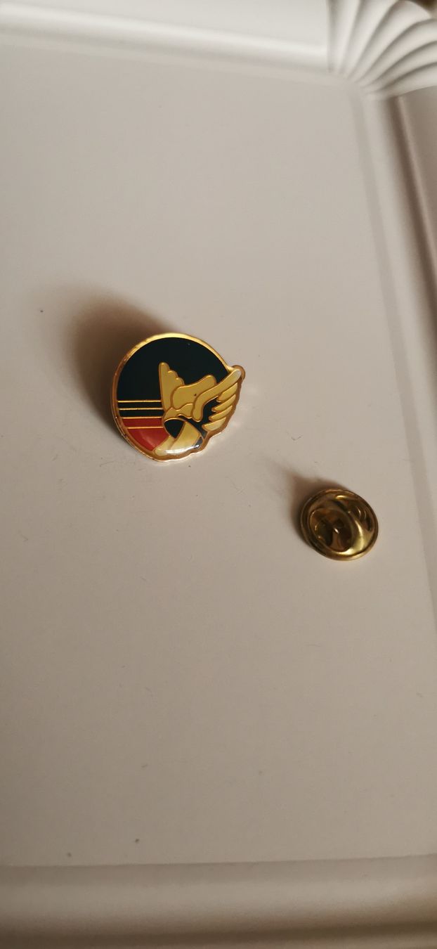 Plaquettes & Badges: Pin Gauloises cigarettes  – D'occasion à Genève par vins50