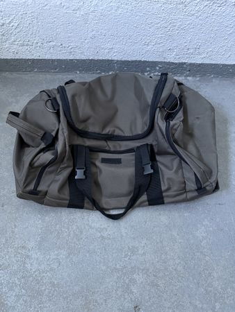 Reisetasche olivgruen mit Reissverschluss akzeptabel