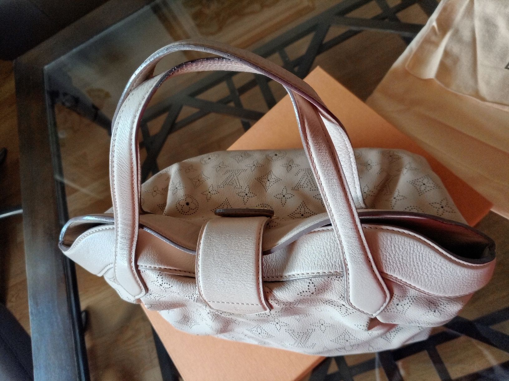 Louis Vuitton Taschen für Damen: Louis Vuitton . Mahina – Gebraucht aus Disentis-Muster von Bix03 7