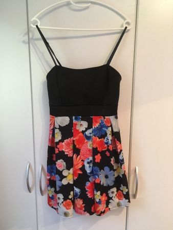 Geblümtes Sommerkleid schwarz Gr. S