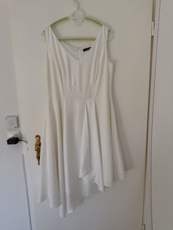 Kleid Grösse 42 NEU