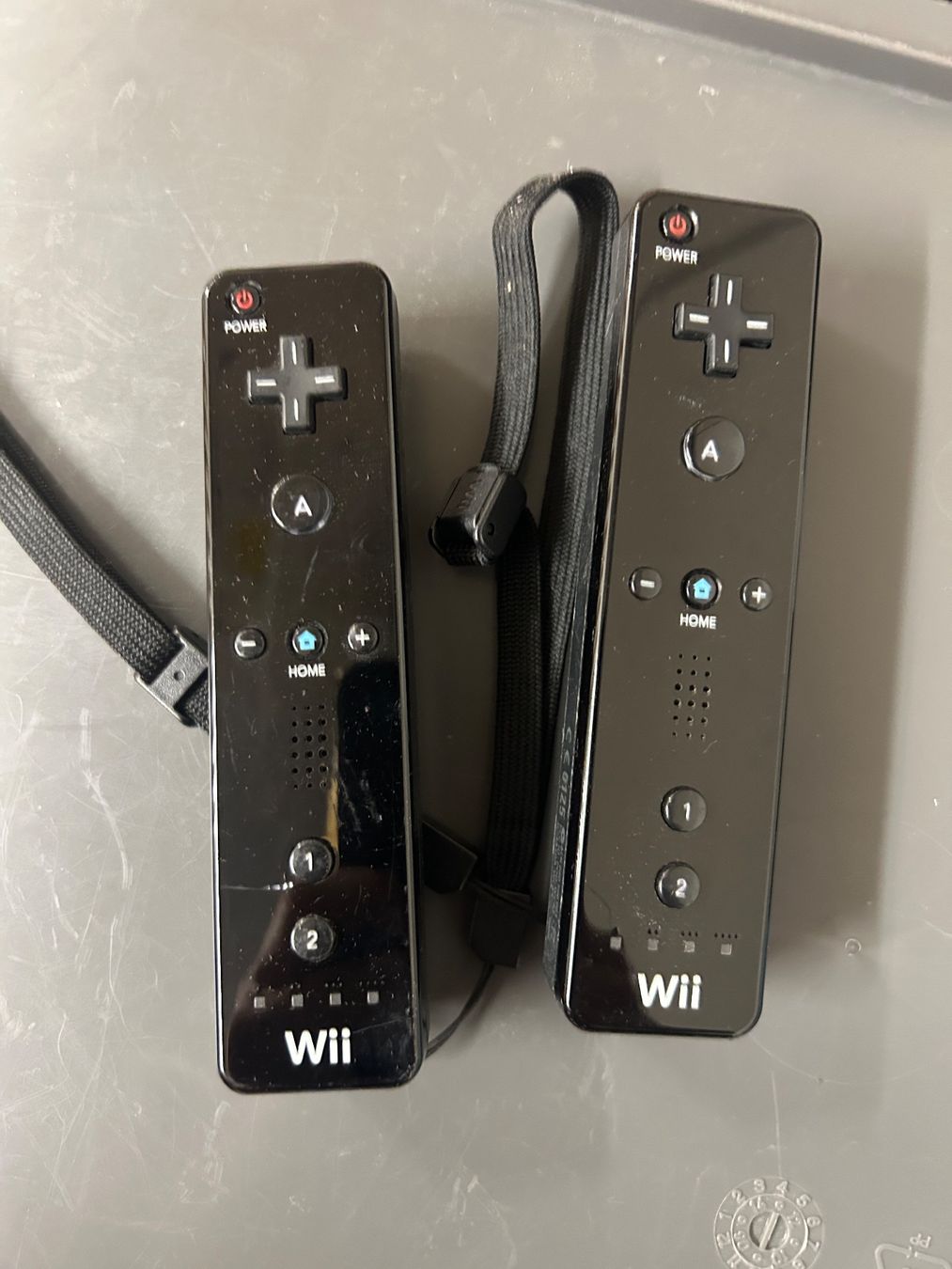 Nintendo Controller: 2x Nintendo schwarz Wii Remote Controller – Usato da Bülach venduto da INO_