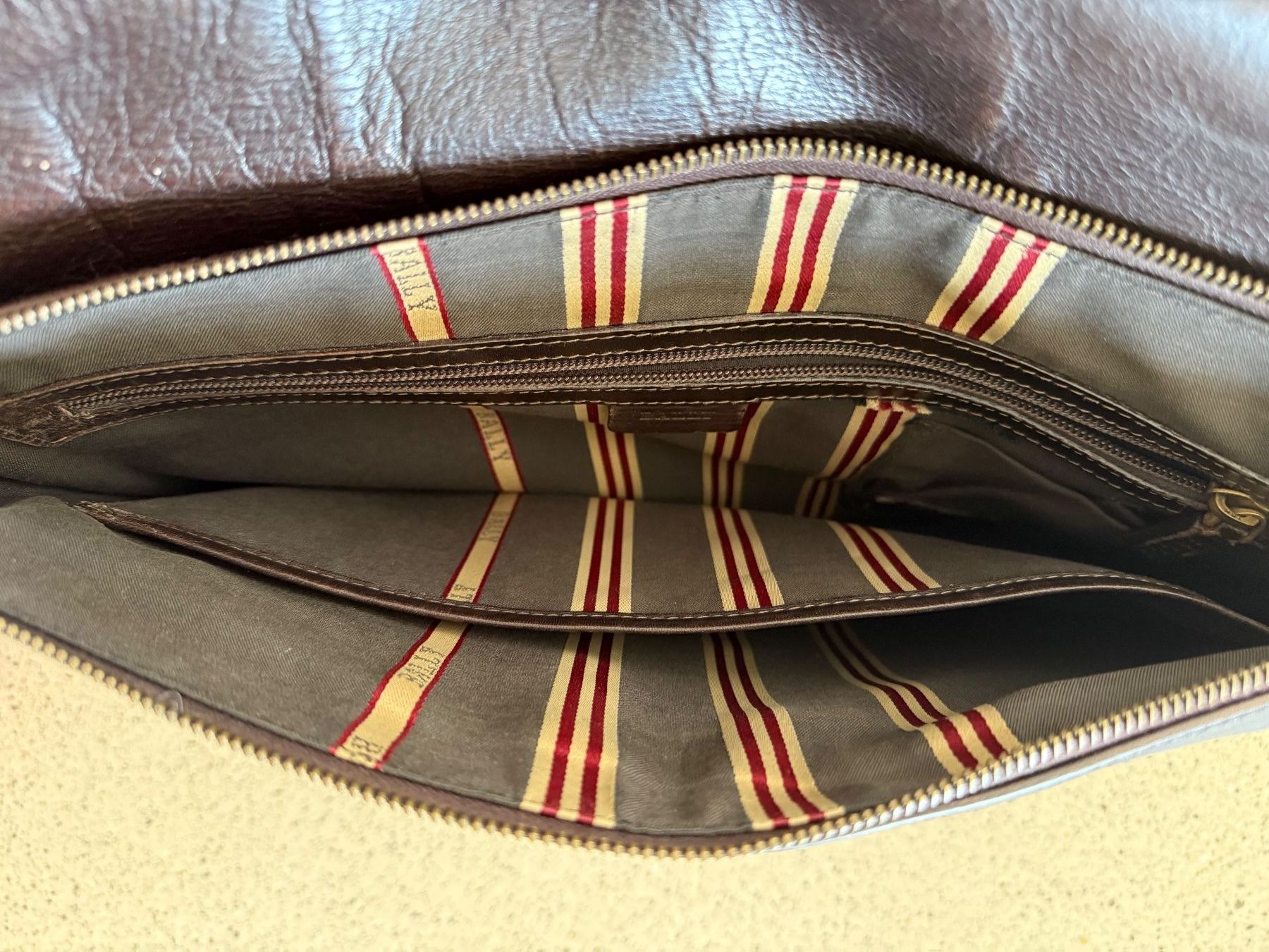Bally Taschen: Umhängtasche Bally – Gebraucht aus Murten von Megacad0 5