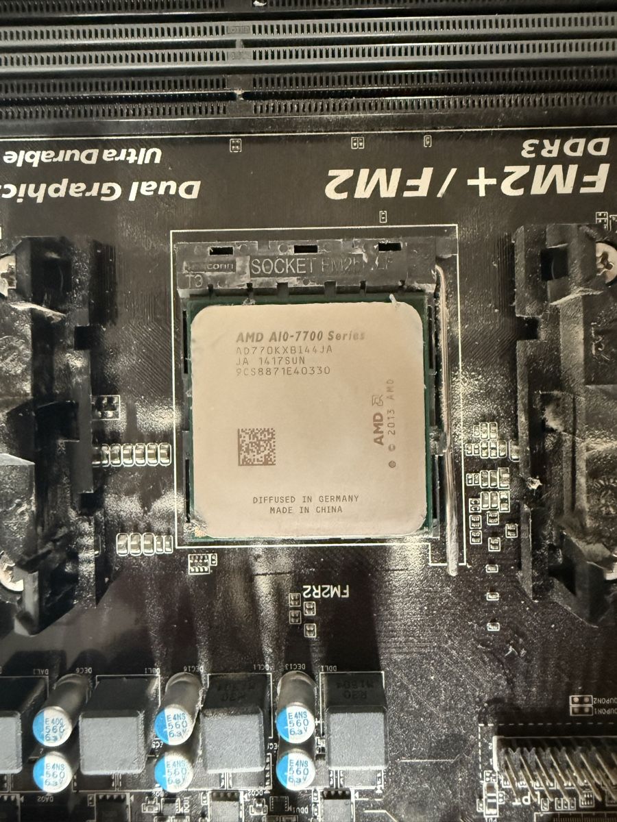 Gigabyte GA-F2A88XM-D3H + AMD A10-7700 (FM2+) Bundle (Gebraucht) in ...