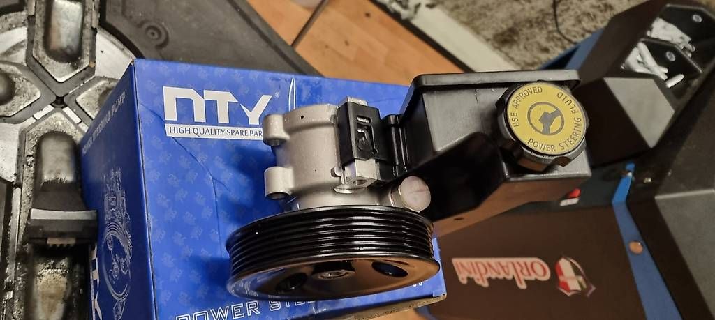 Alle Autoersatzteile: JEEP  SERVOLENKPUMPE  NEU   – Gebraucht aus St. Gallen von kratzki01 4