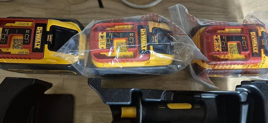 Tutte le macchine: Dewalt DCG405 Winkelschleifer mit 3x 9AH Flexvolt Akkus – Nuovo (secondo la descrizione) da Bremgarten b. Bern venduto da Oropax0 2