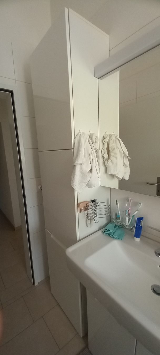 Armoires: Badezimmerschrank mit 3 Fächern  – D'occasion à Rüti ZH par Gigi77BA