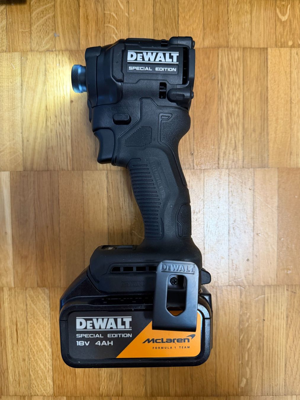 Tutte le macchine: DeWalt Schlagschrauber McLaren – Nuovo e nell'imballaggio originale da oberglatt  zh venduto da aleks06