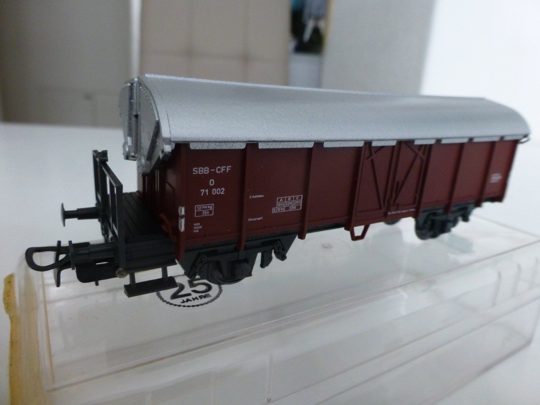 Liliput Modellini di ferrovie: 3x Neue Liliput Güterwagen – Nuovo e nell'imballaggio originale da Au ZH venduto da vzwallo06 1
