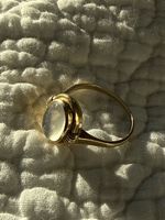 Goldring 750 Gelbgold mit Mondstein ovaler Schliff