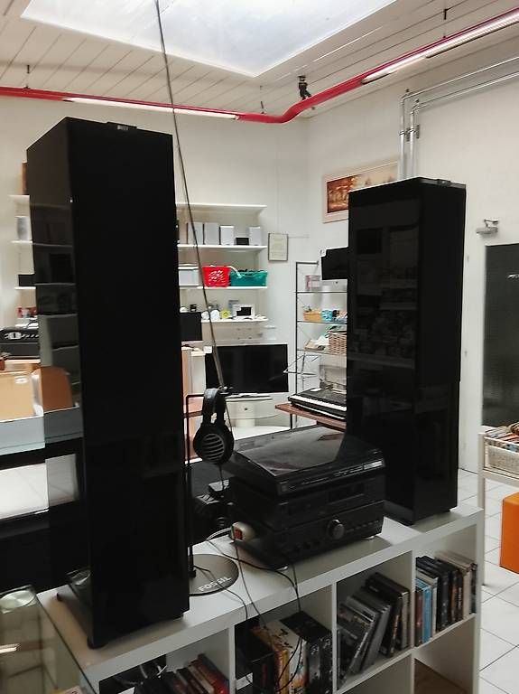 Kef Casse acustiche: KEF R900 Standboxen, Schwarz – Usato da Neuhausen am Rheinfall venduto da galleria13