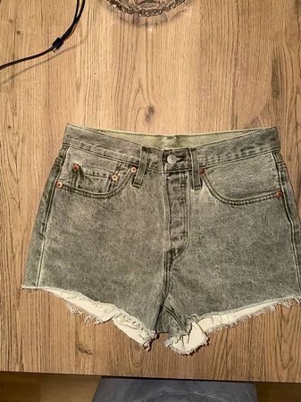 Levis short
