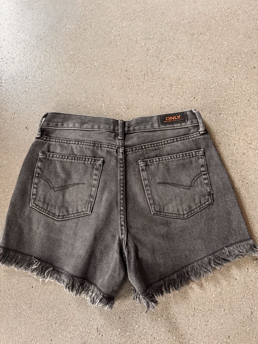 Only Jeans: Coole Fransen-Shorts von ONLY, Grösse 26 – Usato da Rorschacherberg venduto da Kpas 1