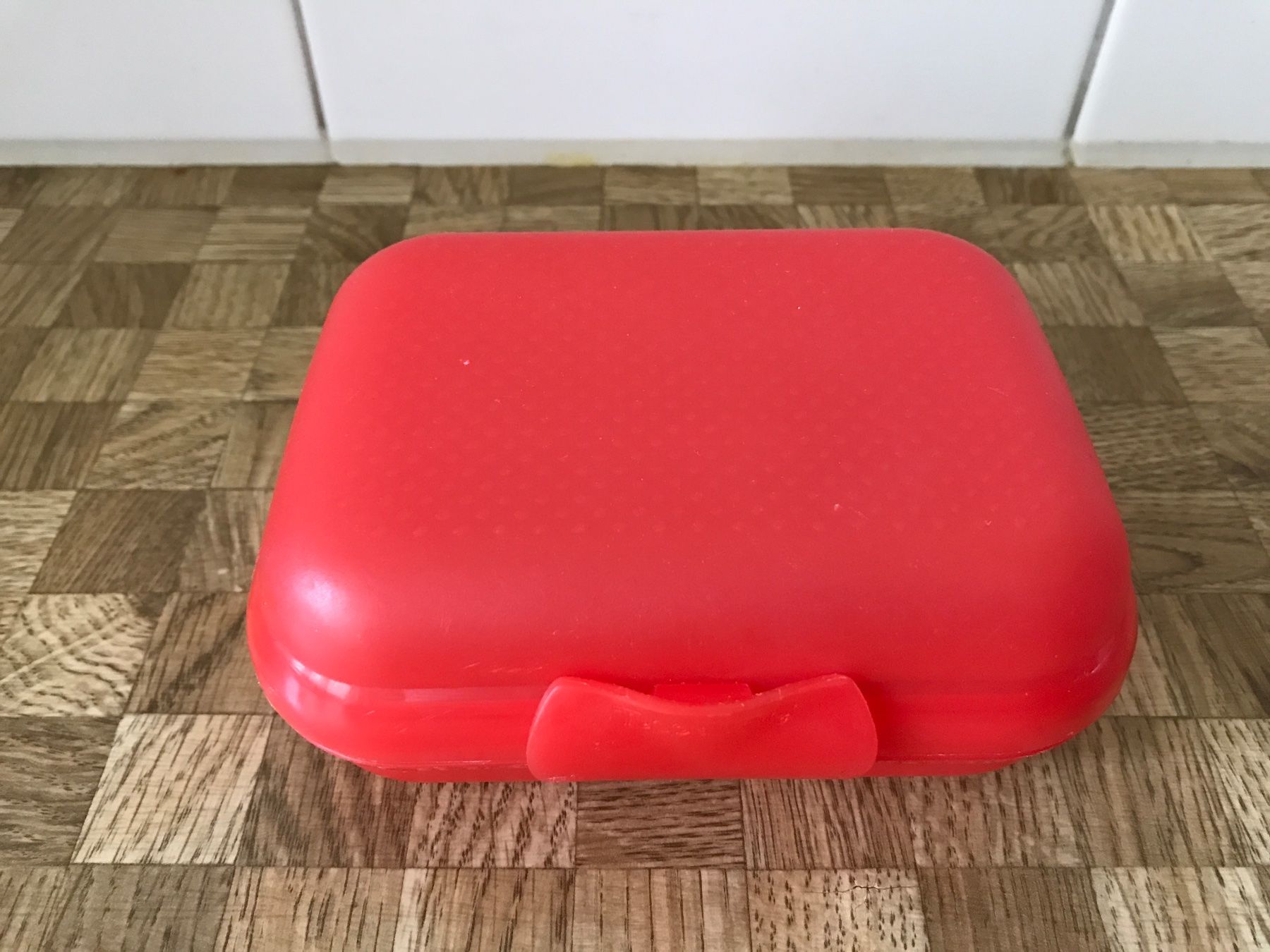 Tupperware Contenitori & Simili: Tupperware praktisches Znüniböxli – Usato da Birmensdorf ZH venduto da Hilhan