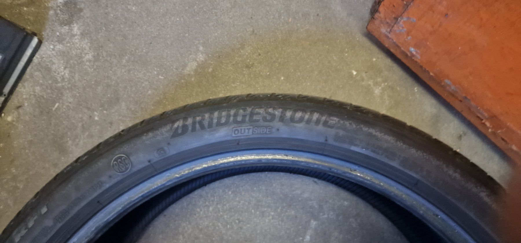 Bridgestone Pneumatici & Ruote complete: Bridgestone 245/40R21 – Usato da büetigen venduto da sonomic 1