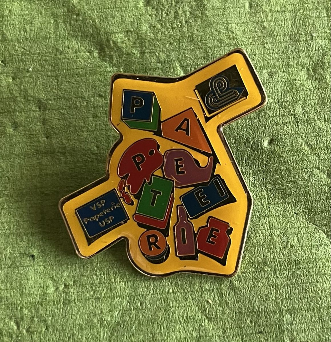 Plaketten & Abzeichen: Papeterie Pin – Gebraucht aus Itingen von Bebbi6569