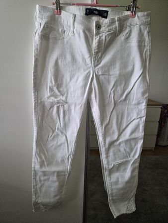 Hollister Crop Jeans Weiss mit Spitze, Gr. 30, Sommerlook!