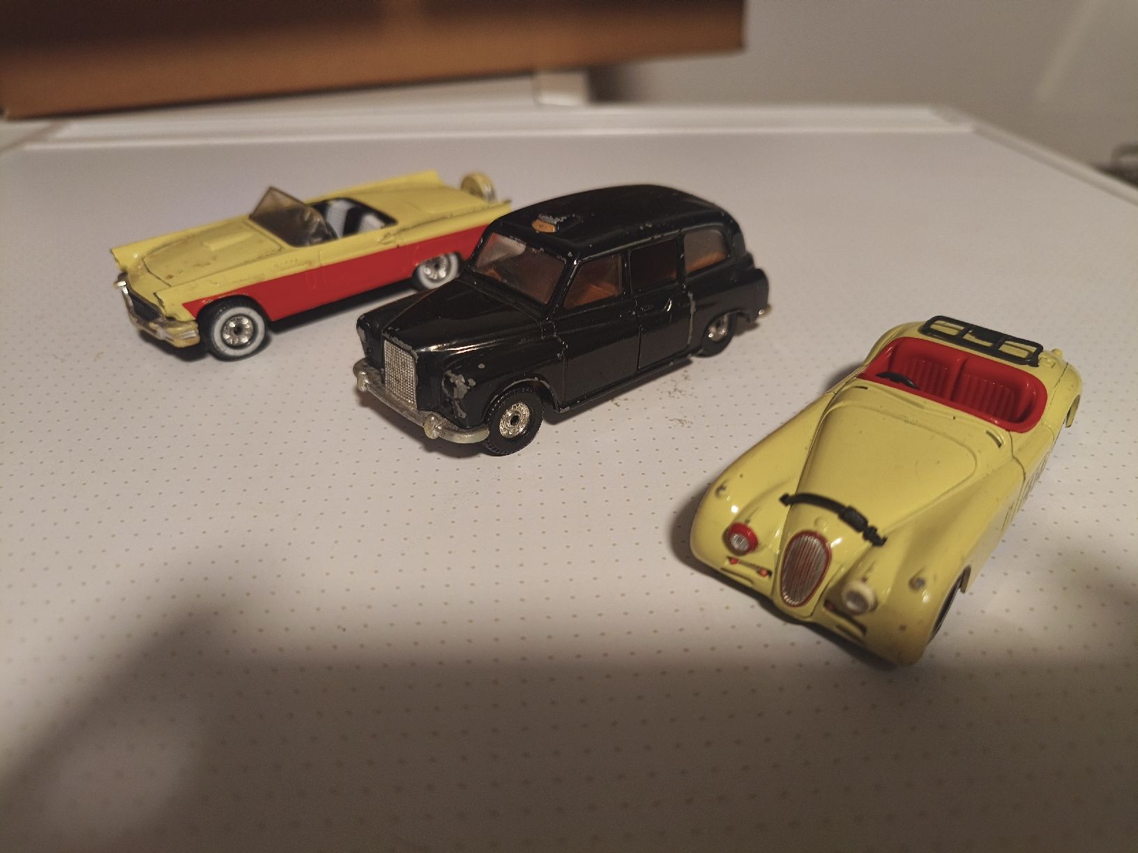 Corgi Toys Modellini d'auto: 3er Set Corgi Oldtimer Modelle Austin Taxi, Ford Thunderbird – Usato da Scherzingen venduto da The-C