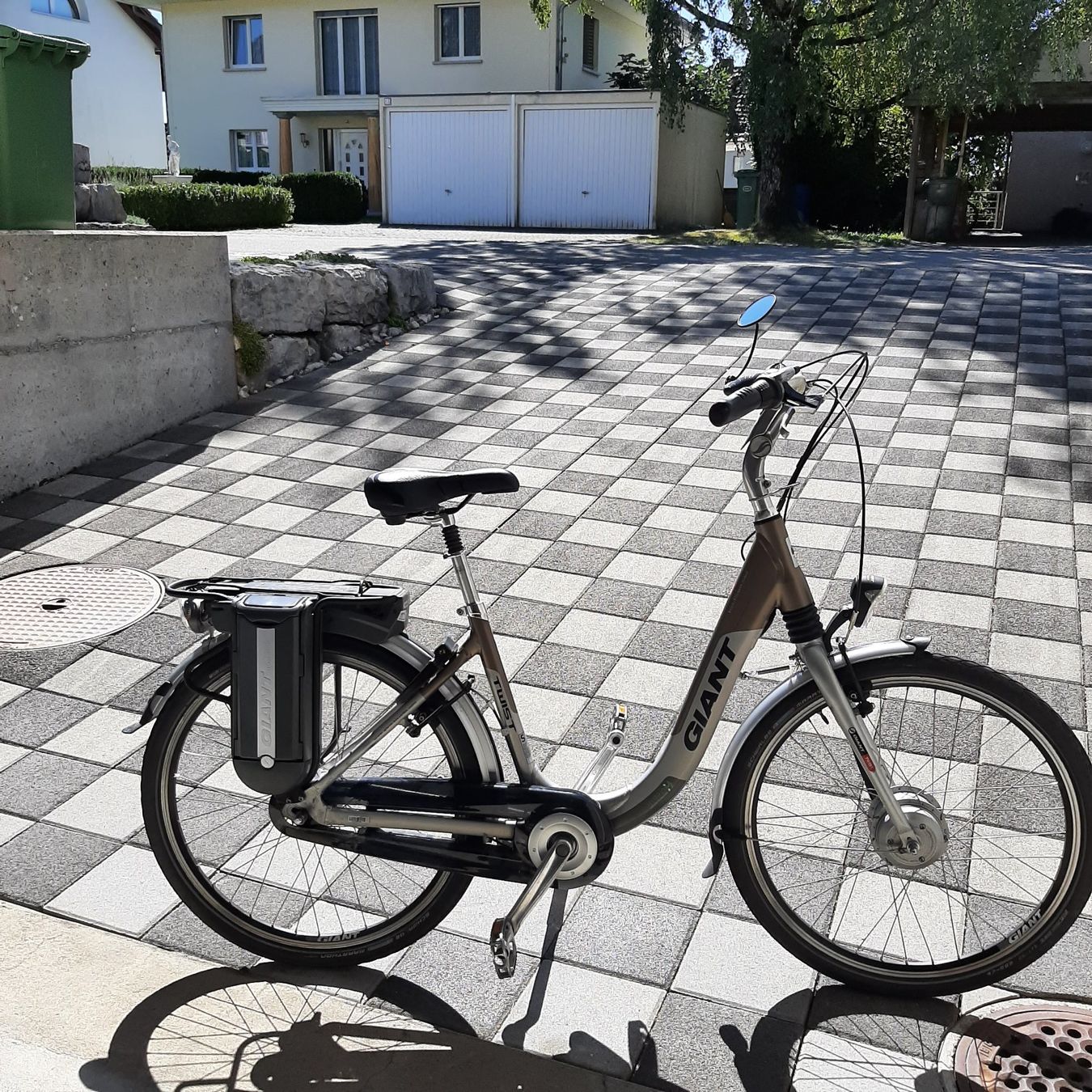 Giant Velos: E-City Bike – Gebraucht aus Bellach von Mechlisser