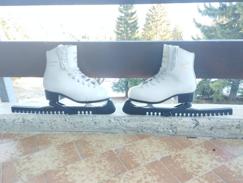 Pattini da ghiaccio: Patin à glace enfants taille 33 – Usato da Cudrefin venduto da Titanium01 4