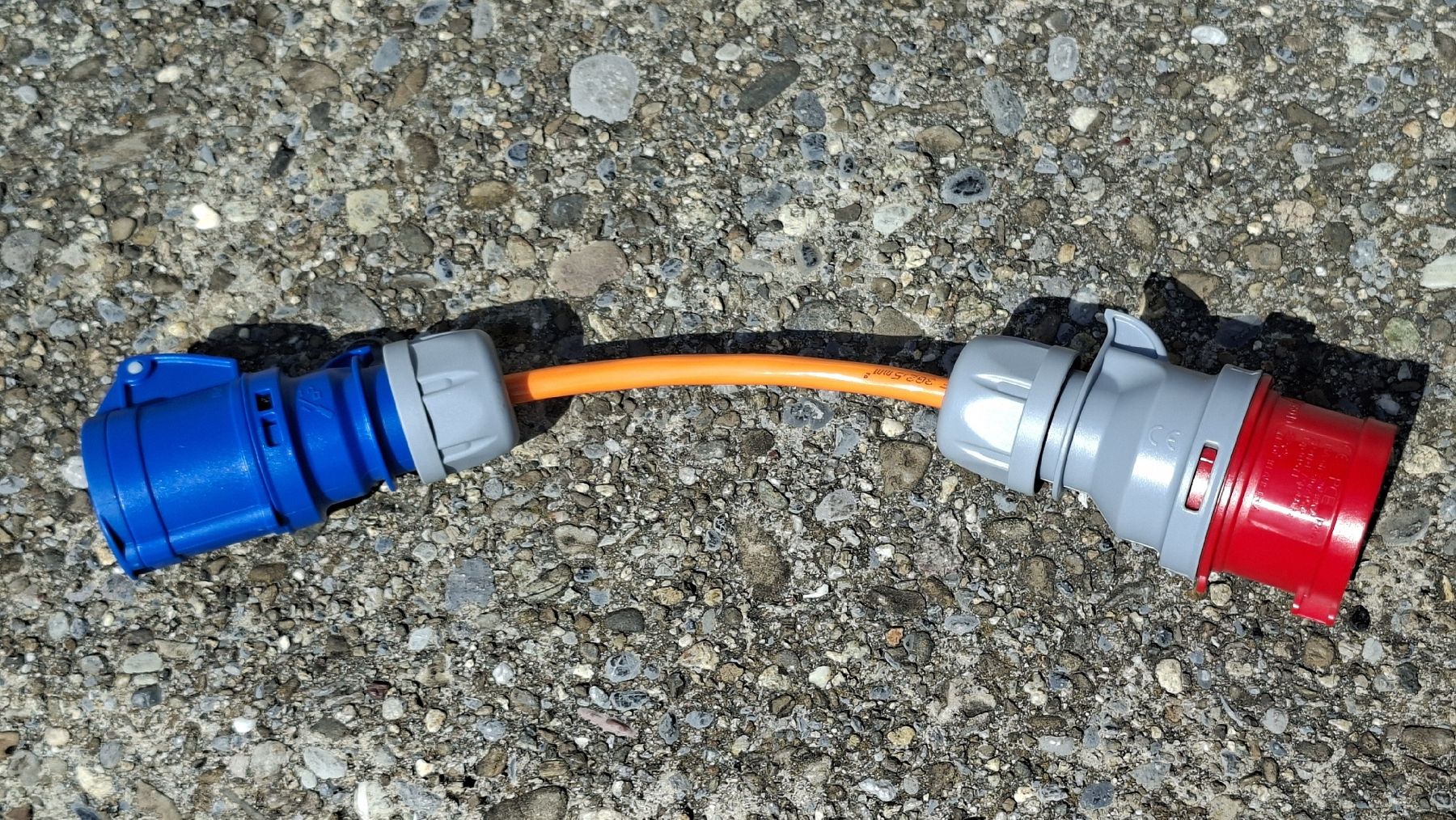 Kabel:  camper adapter cee 16 5pol-cee16 3pol – Neu (gemäss Beschreibung) aus Heiligenschwendi von pasaju