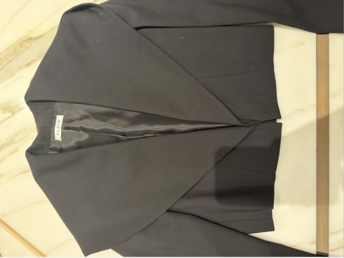 Alaia Giacche: Alaia Black Cropped Jacket - Wide Lapel, Size 38 – Nuovo (secondo la descrizione) da Zürich venduto da mpa_bd2d 8