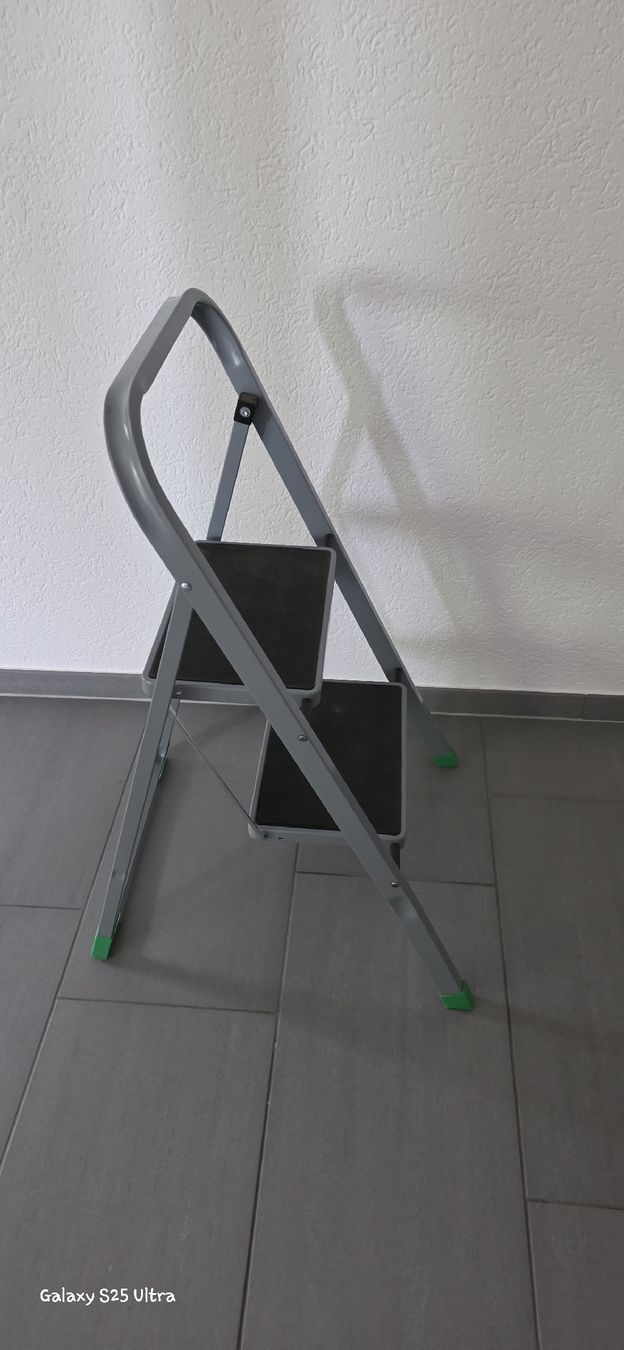 Echelles: Trittleitere mit 2 Stufen – D'occasion à Hildisrieden par Ladygirl97 1