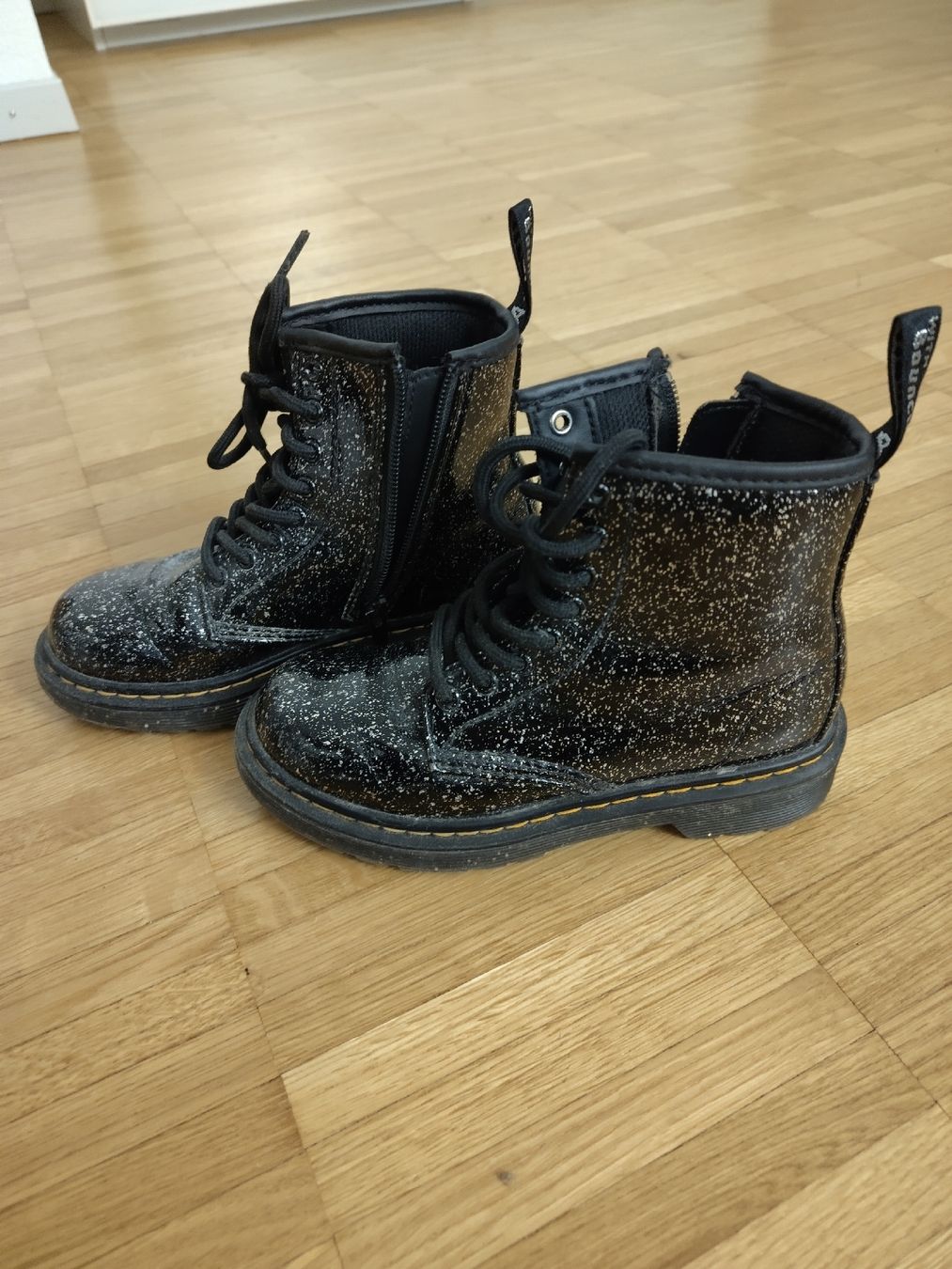 Dr. Martens Scarpe per ragazze: Dr Martens Boots Gr 31 – Usato da Lausanne venduto da neuquen 1