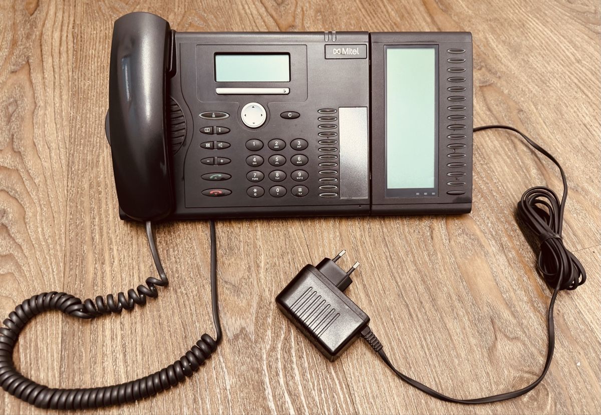 Mitel Telefoni: Mitel 5370 AD2 mit digi Tastenmodul – Usato da Hünenberg venduto da Robe0