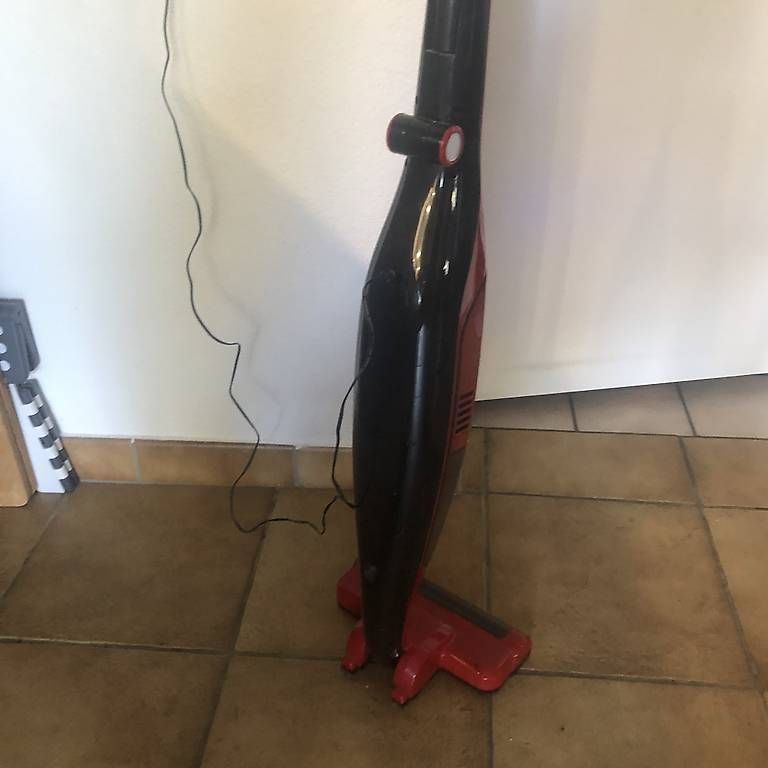 Aspirapolveri & Accessori: Aspirateur balai d'appoint Ohmex  – Usato da Le Vaud venduto da mla_88hm 3