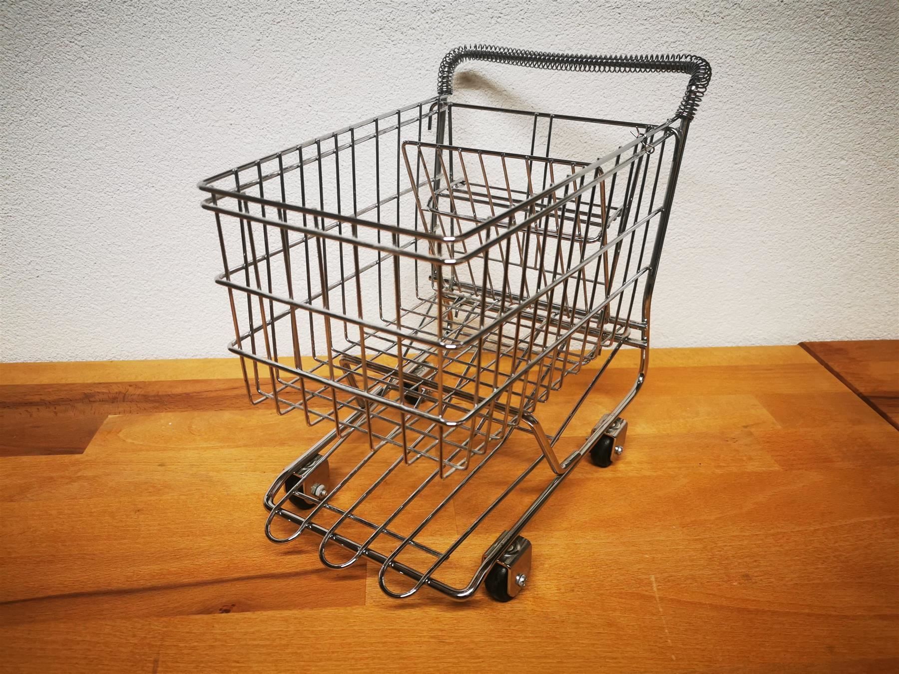 Tutte le decorazioni: Deko Einkaufswagen – Usato da Buchs ZH venduto da Sutoris 1