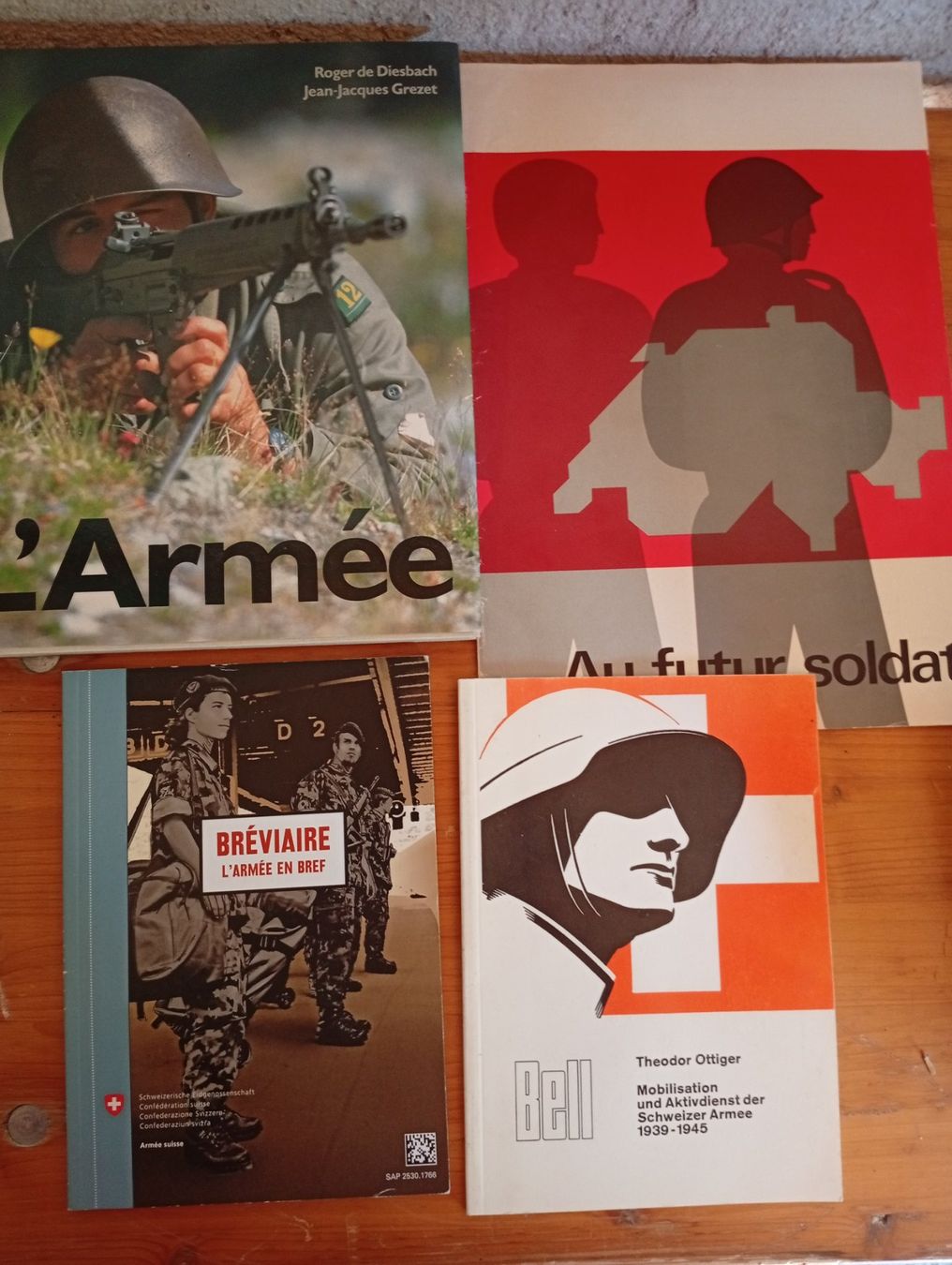 Bücher: Lot livres militaire suisse – Gebraucht aus Perrefitte von 36B