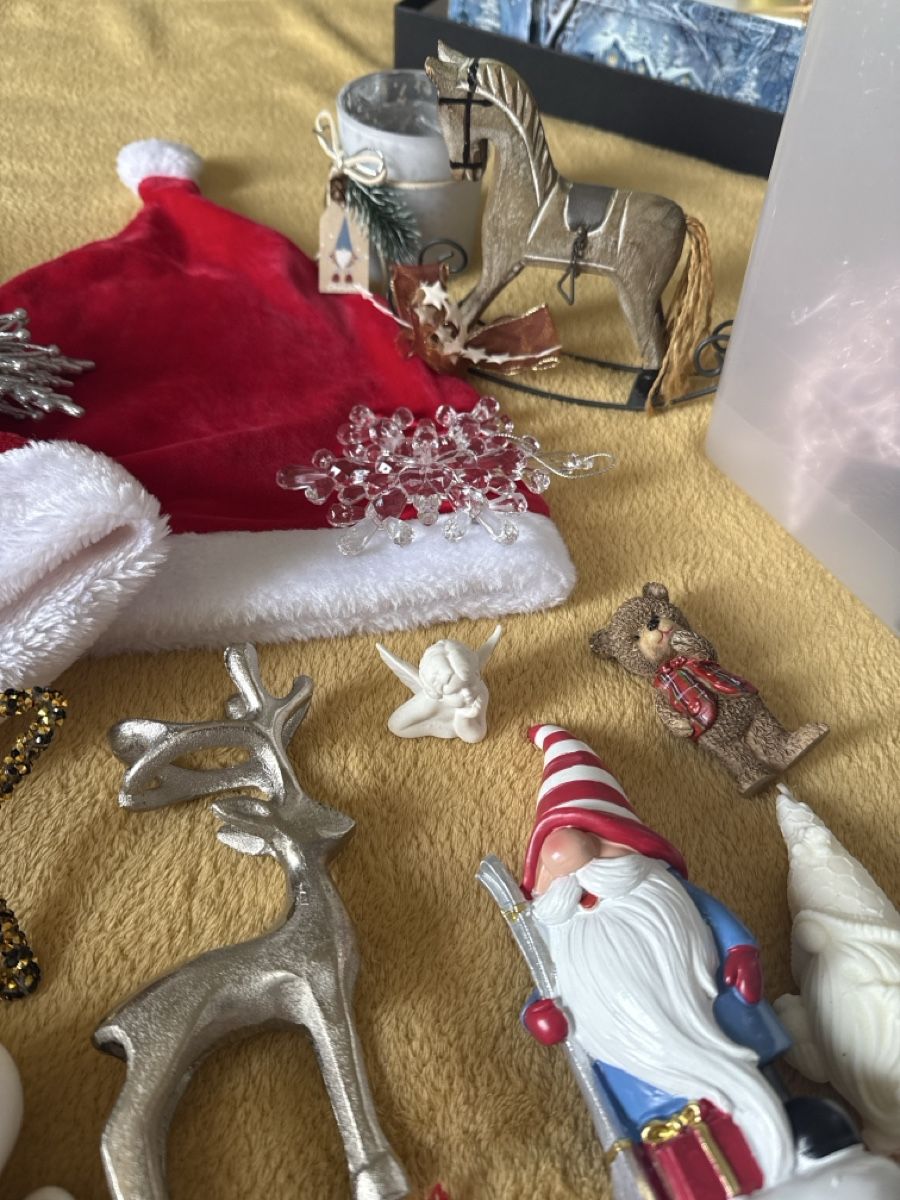 Ghirlande e barre luminose: Weihnachtsdekoration, eine Lichterkette, zwei Pullover und M – Usato da Winkel venduto da Olirickli05 4