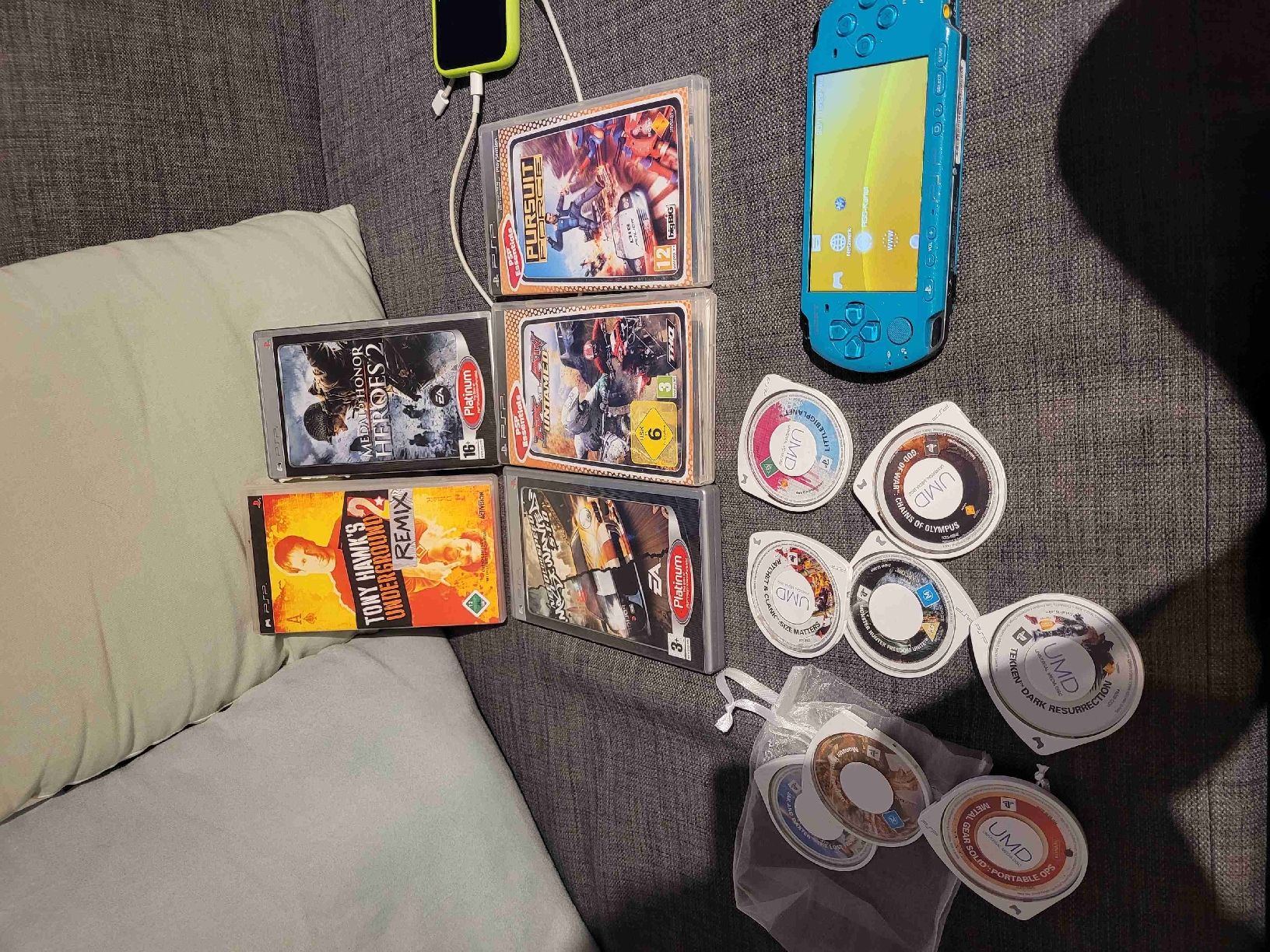 Sony Console: PSP Konsole hellblau div. Spielen und kabel – Usato da Fällanden venduto da joe_xvv8