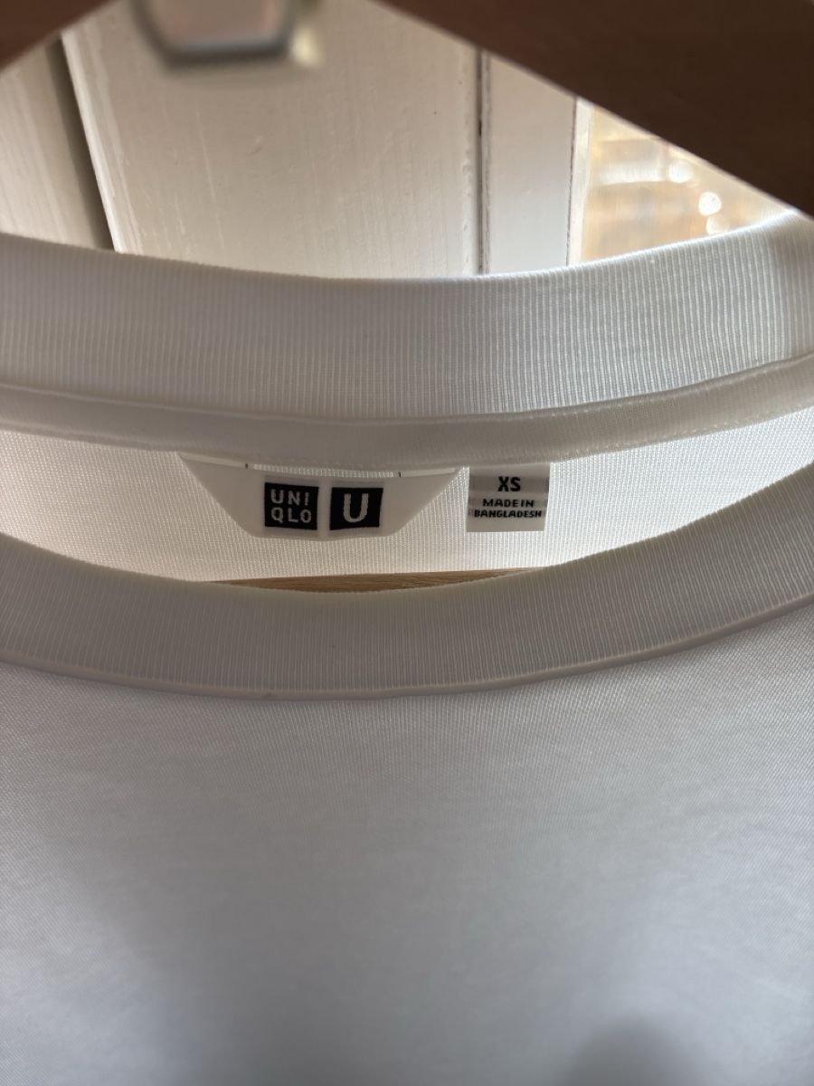 Uniqlo T-shirt: T-Shirt – Nuovo (secondo la descrizione) da Bern venduto da Lydiixa 1
