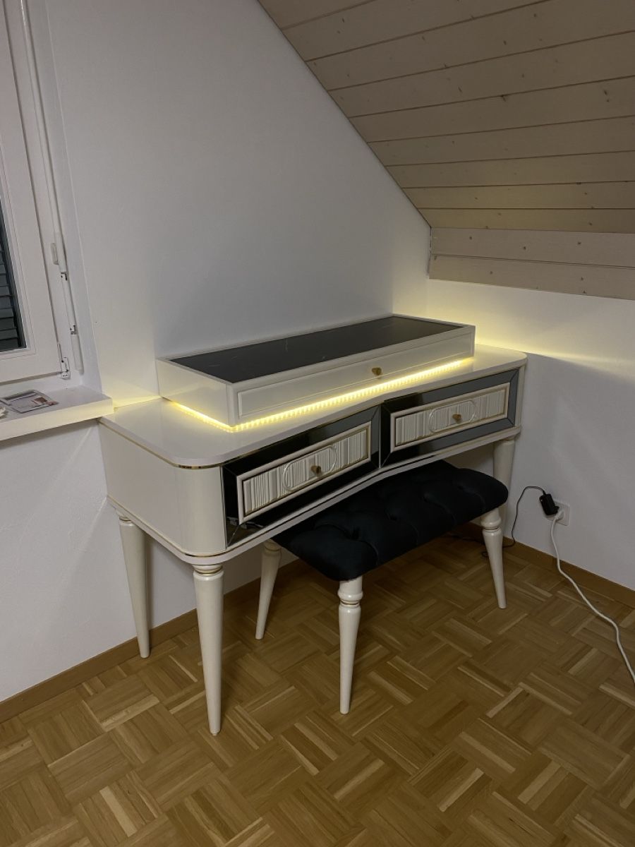 Tavoli da trucco: Eleganter Schminktisch mit Hocker – Usato da Winterthur venduto da mar_h9p2 5