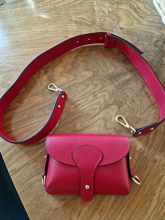 REDUCED Rote Leder Umhängetasche  Made in Italy  neuwertig