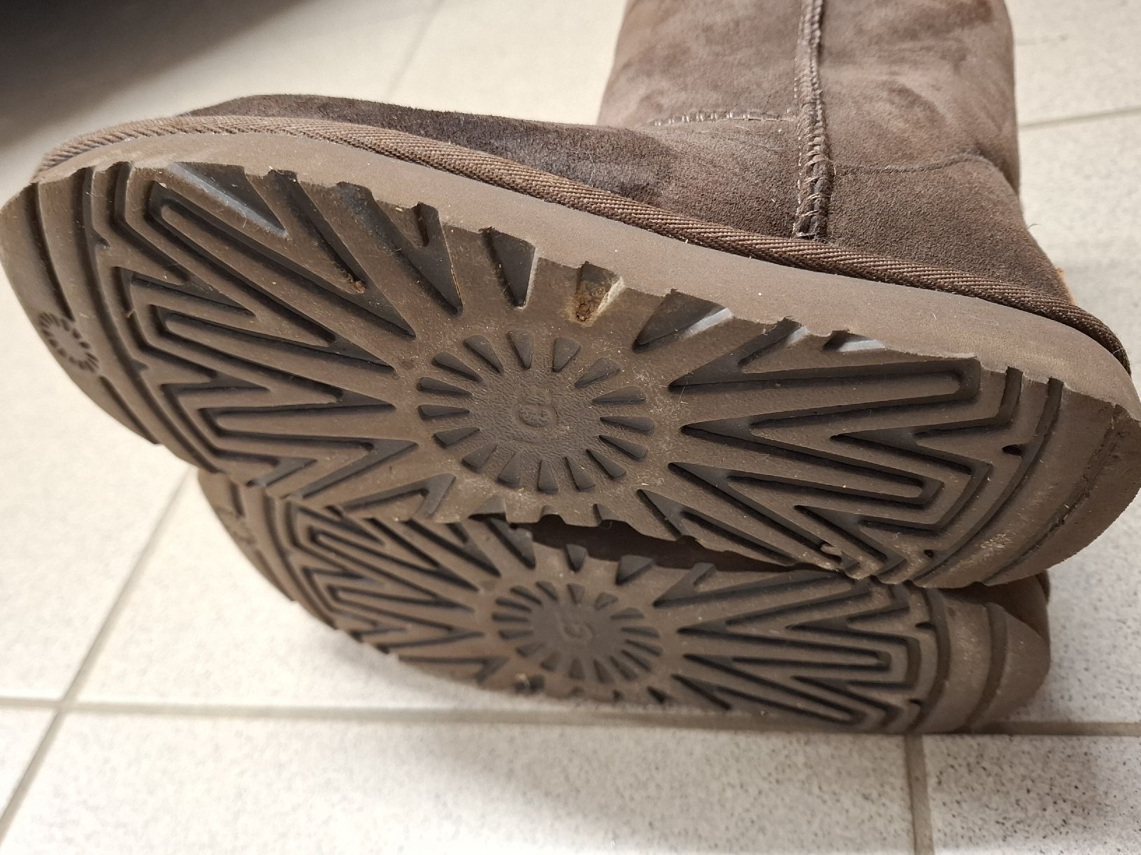 Ugg Scarpe per ragazze: Ugg, taille 36 – Usato da Tramelan venduto da yok-yok 2