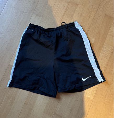 Kurze Hose Nike Dri-Fit Schwarz Grösse M guter Zustand