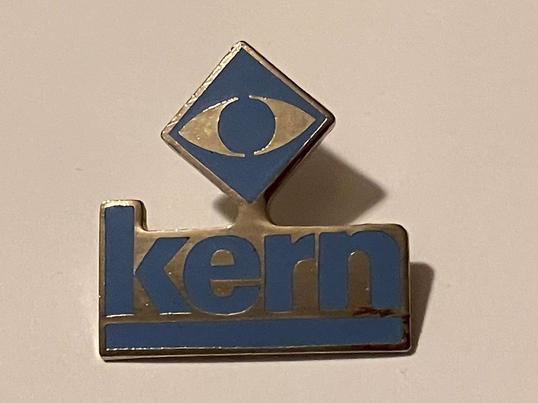 Placchette & Badge: 1 Pin Kern – Usato da Basel venduto da djwwpp