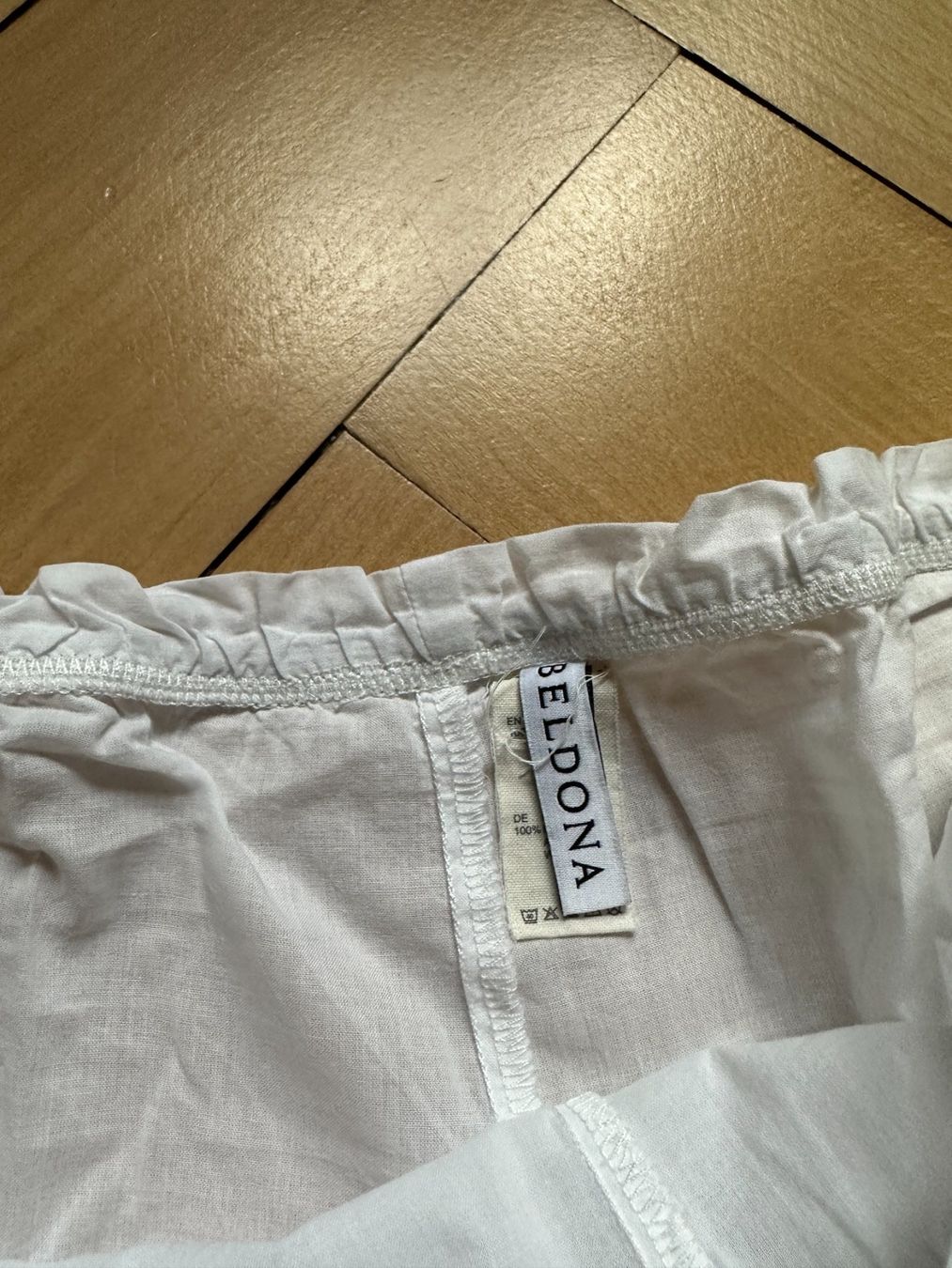 Beldona Pantaloni: BELDONA - Shorts weiss M – Usato da Zürich venduto da Diazaio 1
