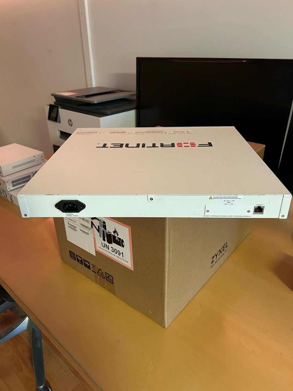 Fortinet Hub & Switch: Forti Switch 248E- POE – Usato da Seengen venduto da TonicX 1