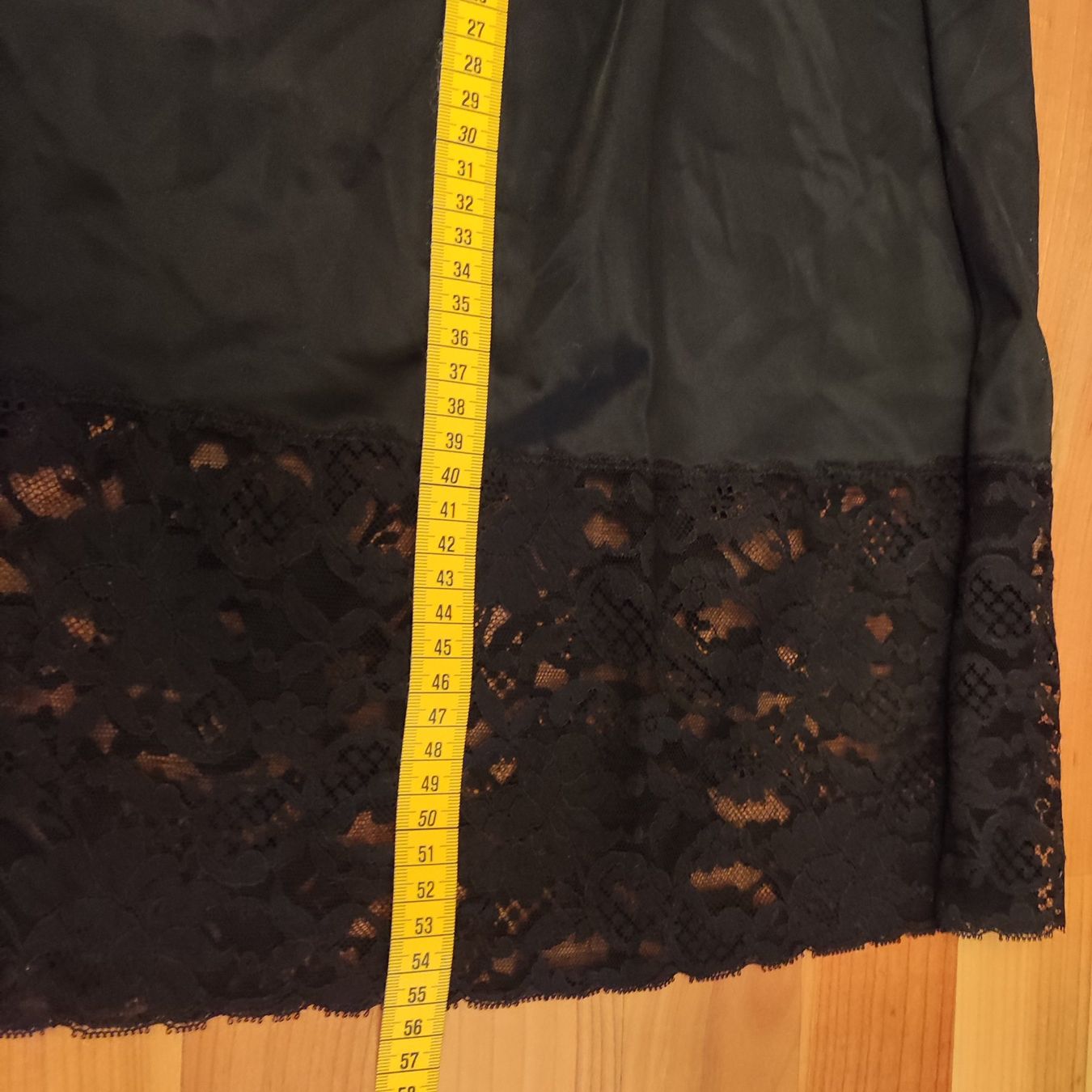 Altra biancheria intima: Schwarzer Unterrock mit wunderbarer Spitze – Usato da Solothurn venduto da Csw1 1