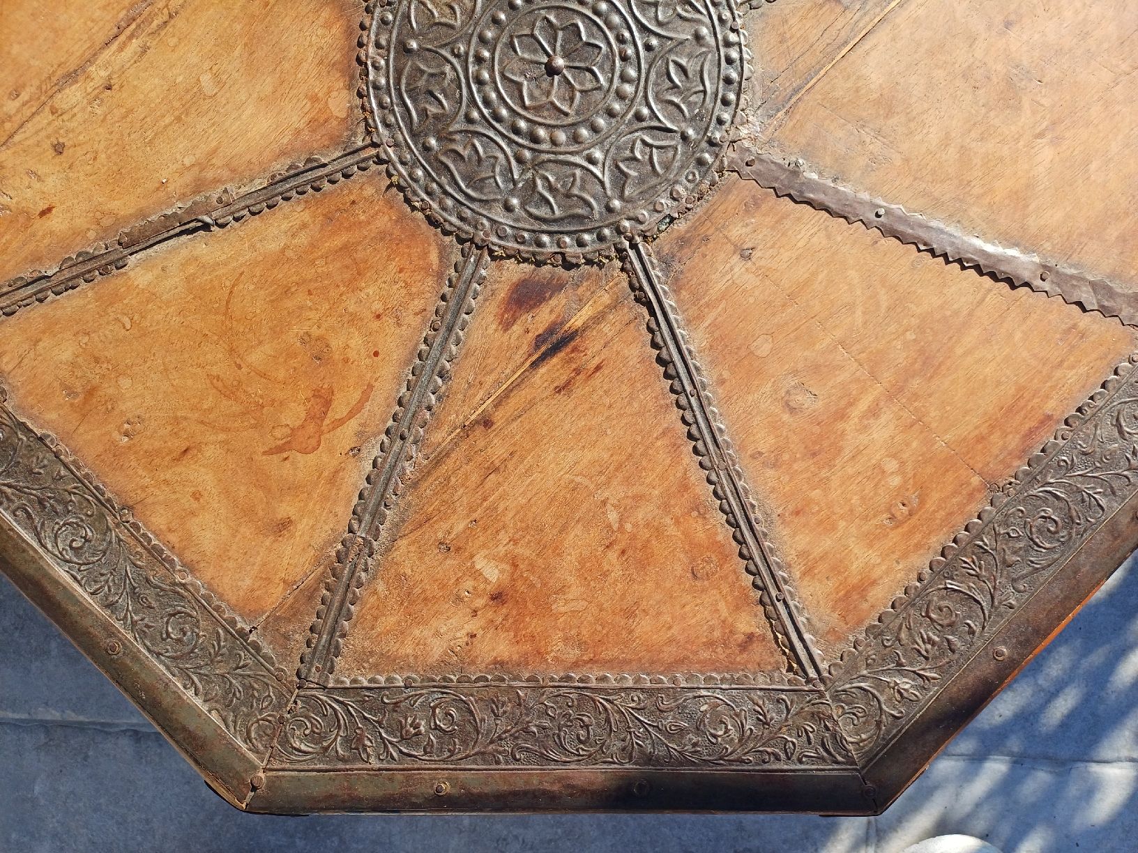 Tavoli: Ancienne table basse - Népal ou Nord de l'Inde – Usato da Begnins venduto da Drastic-Sound 9