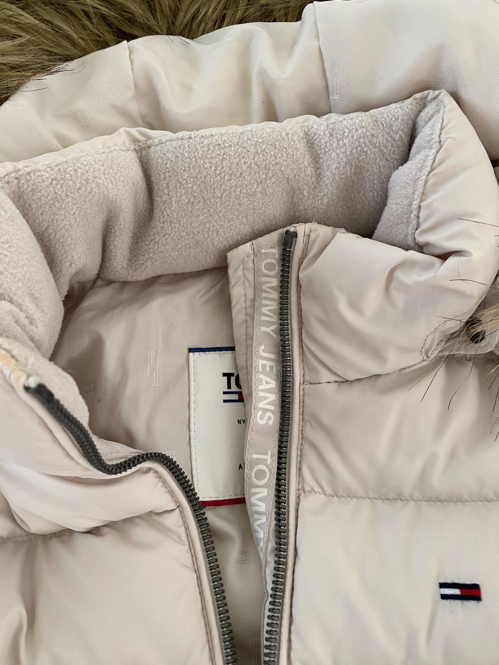 Tommy Hilfiger Jacken: Tommy Jeans Winterjacke gr. XS – Gebraucht aus Wald ZH von Gosia_N 1
