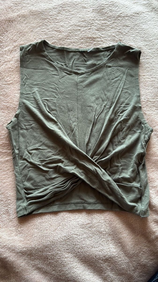Tops: Croptop Olivegrün Gr. S – D'occasion à Heiden par Bettyk11.
