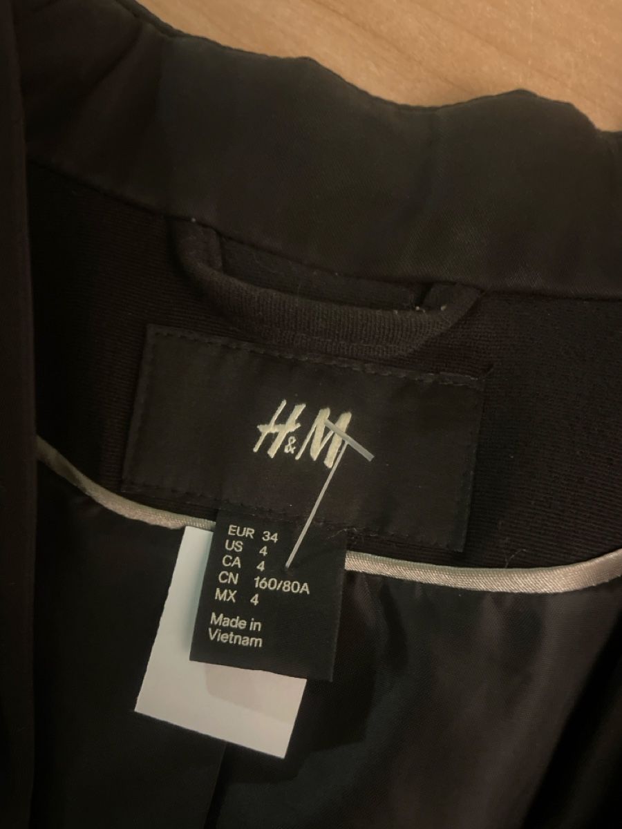 H&M Giacche: Neuer Schwarzer H&M Blazer Gr. 34 elegant tailliert – Nuovo (secondo la descrizione) da Obergerlafingen venduto da cabo4 3